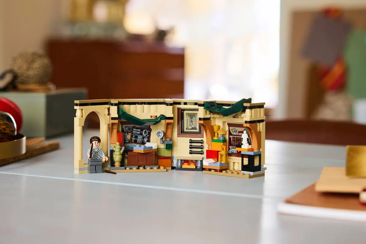 LEGO Harry Potter 40770 Hogwarts Castle: Room of Requirement set, image 8