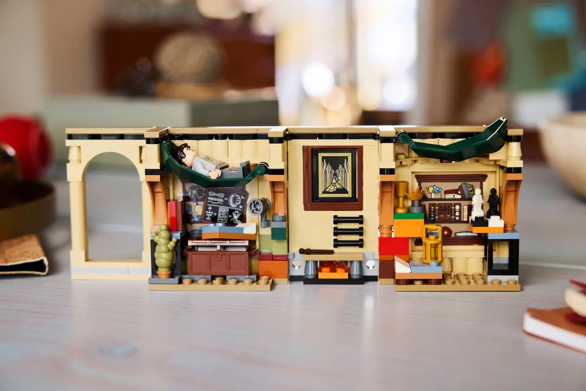 LEGO Harry Potter 40770 Hogwarts Castle: Room of Requirement set, image 6