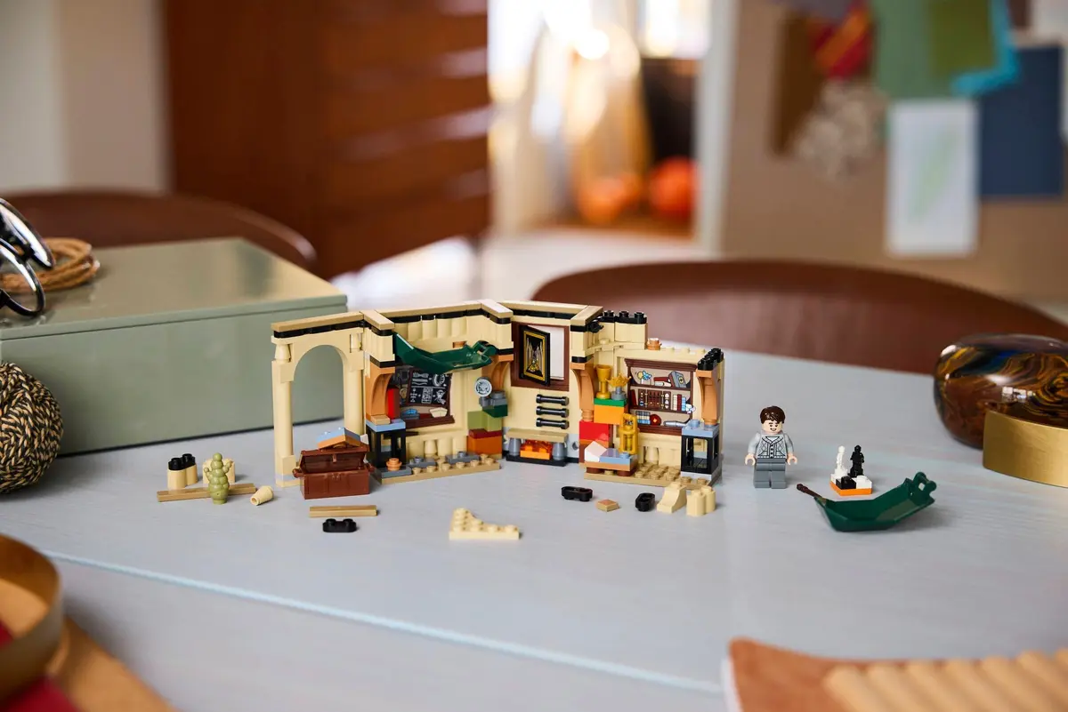 LEGO Harry Potter 40770 Hogwarts Castle: Room of Requirement set, image 4