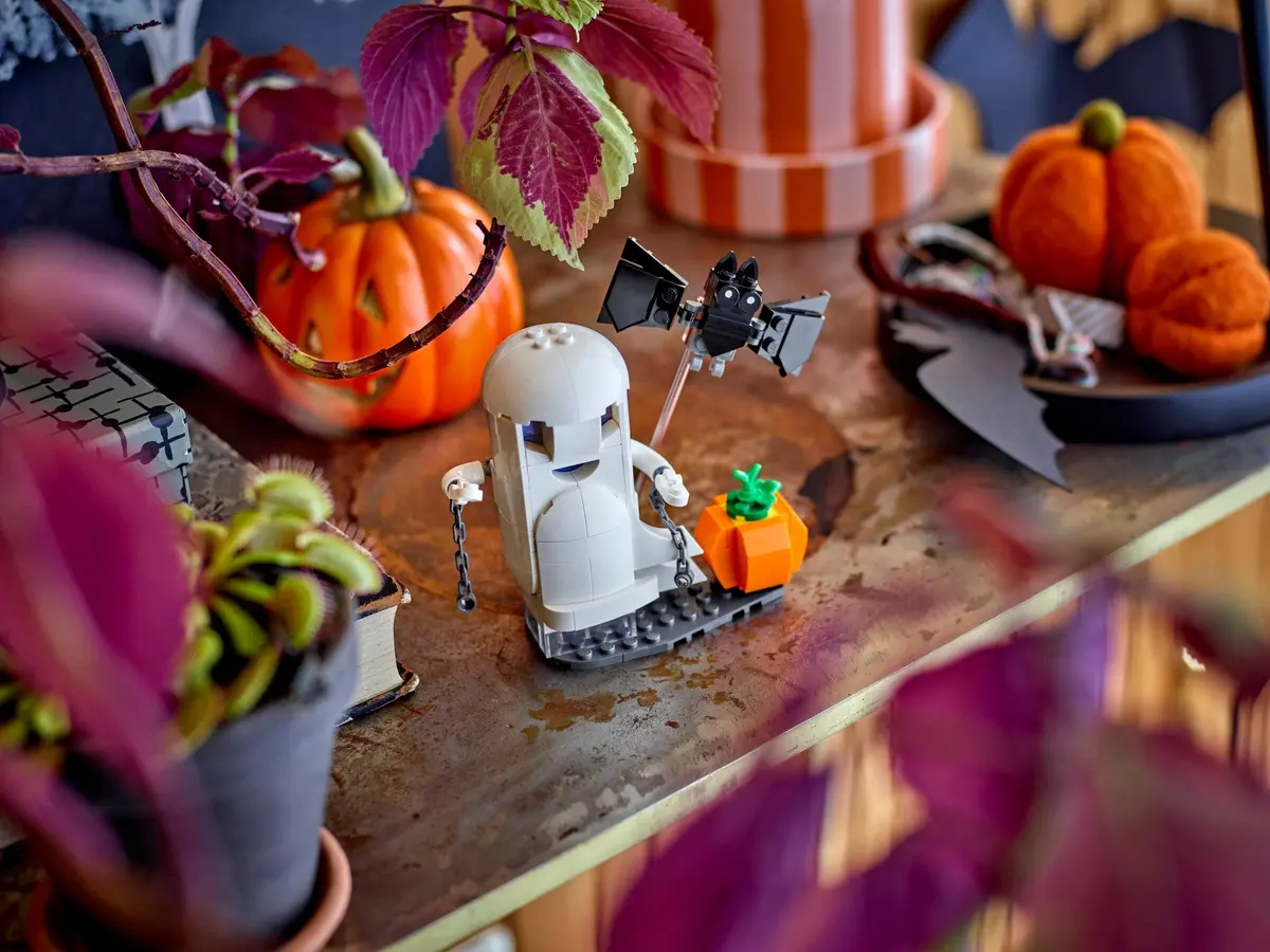 LEGO Creator 40772 Celebration Series: Luminous Ghost set, image 5