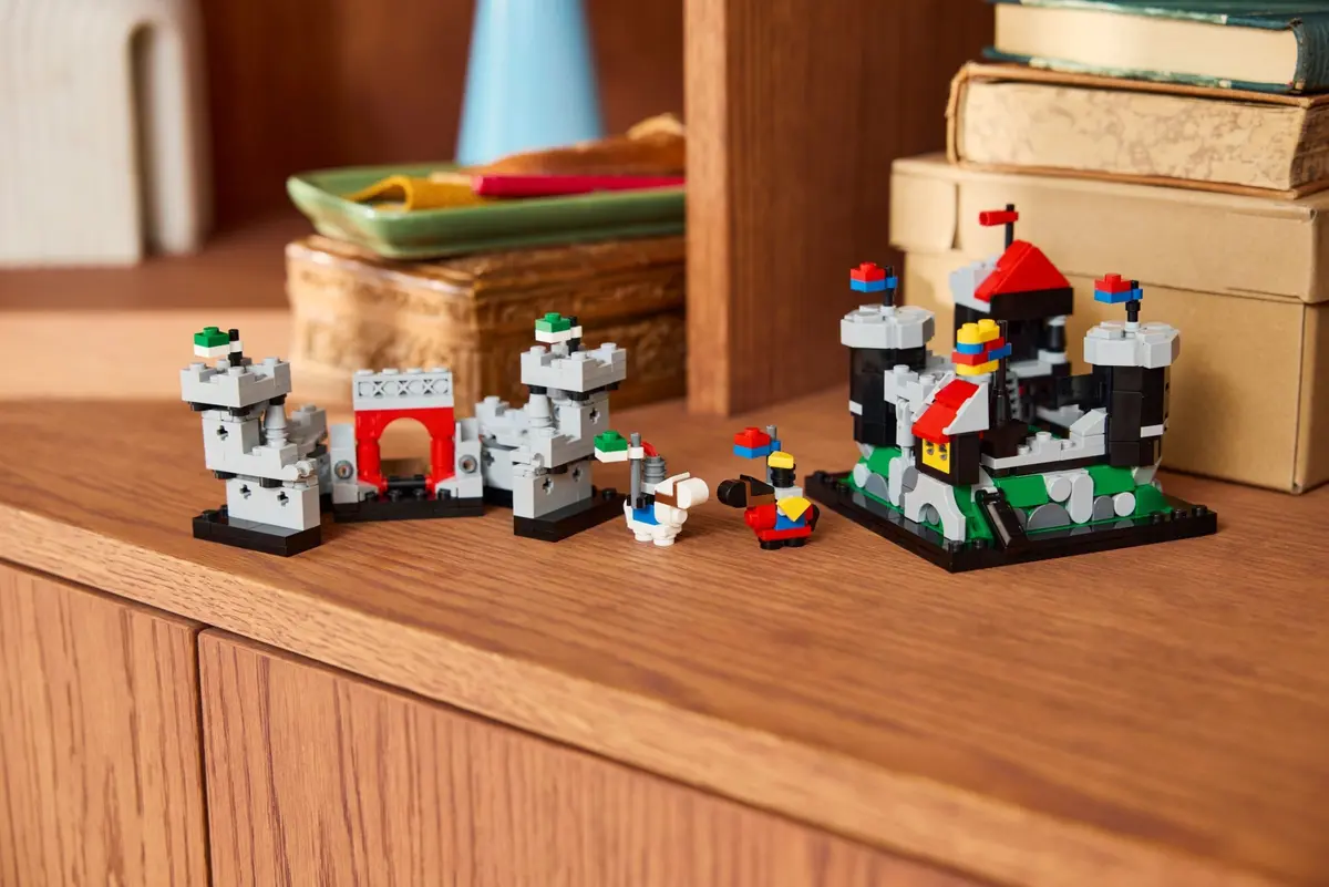 LEGO Promotional 40775 Mini Knight's Castle set, image 9