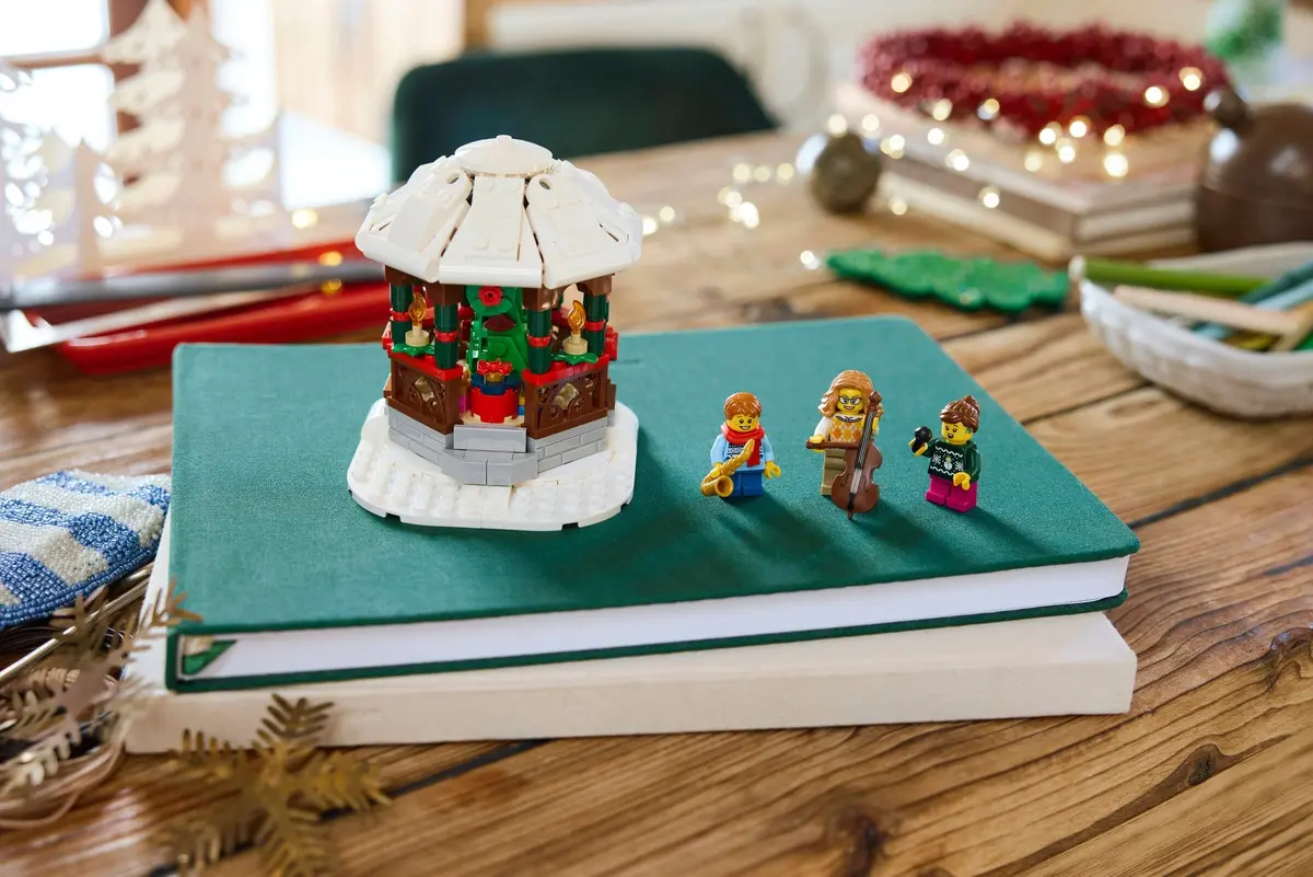 LEGO Promotional 40778 Winter Gazebo set, image 6