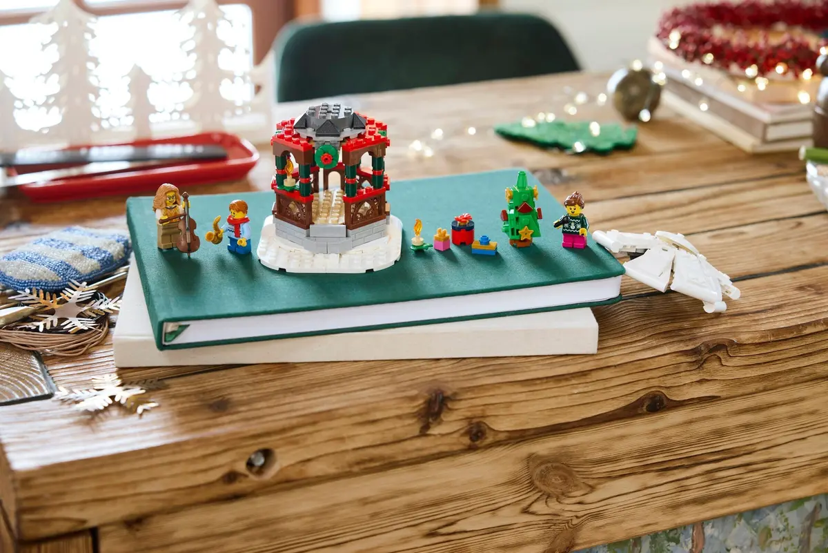 LEGO Promotional 40778 Winter Gazebo set, image 4
