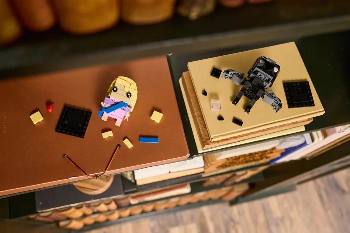LEGO BrickHeadz 40802 Luna Lovegood & Thestral Figures set, image 4