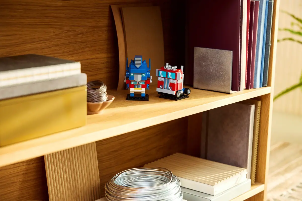 LEGO BrickHeadz 40803 Optimus Prime Robot & Vehicle set, image 4