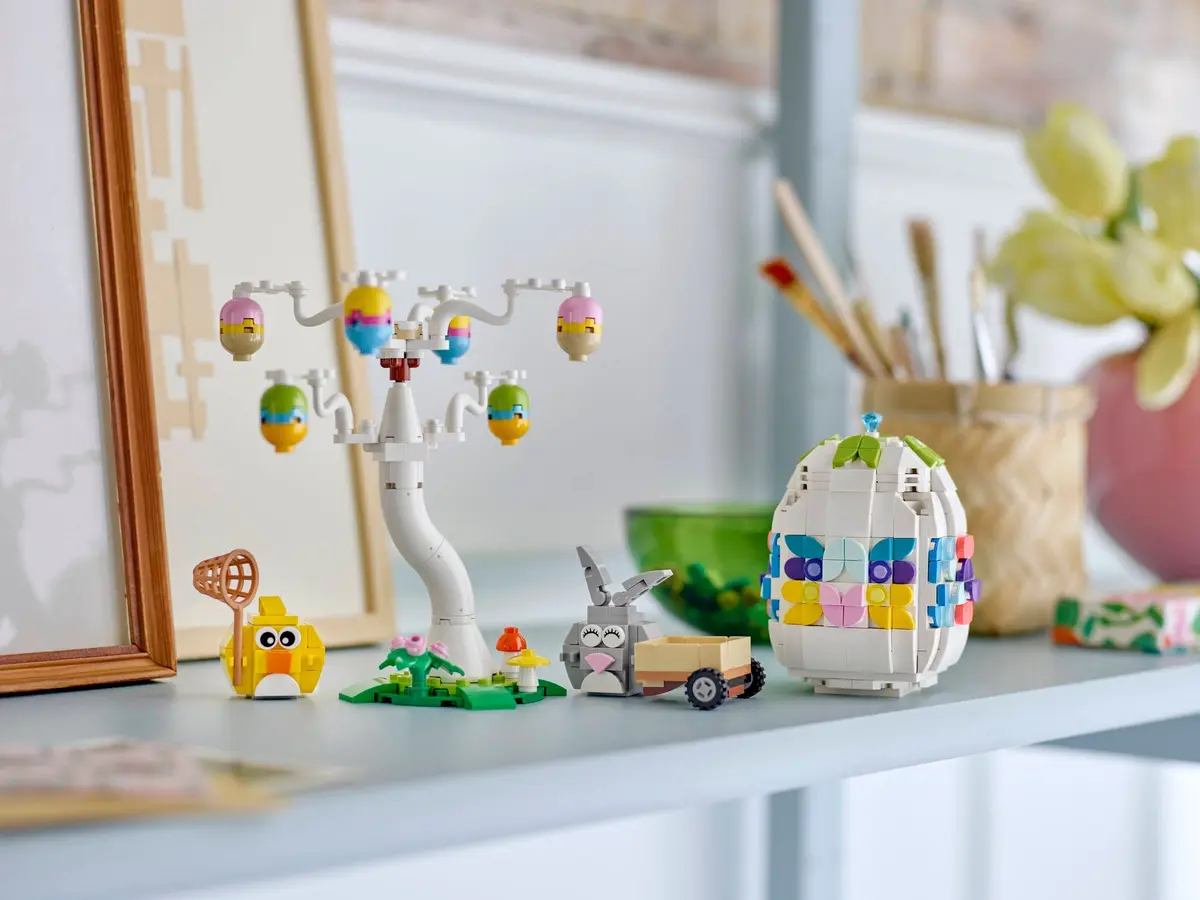 LEGO Seasonal 40808 Easter Bunny and Chick Egg Hunt set, image 3