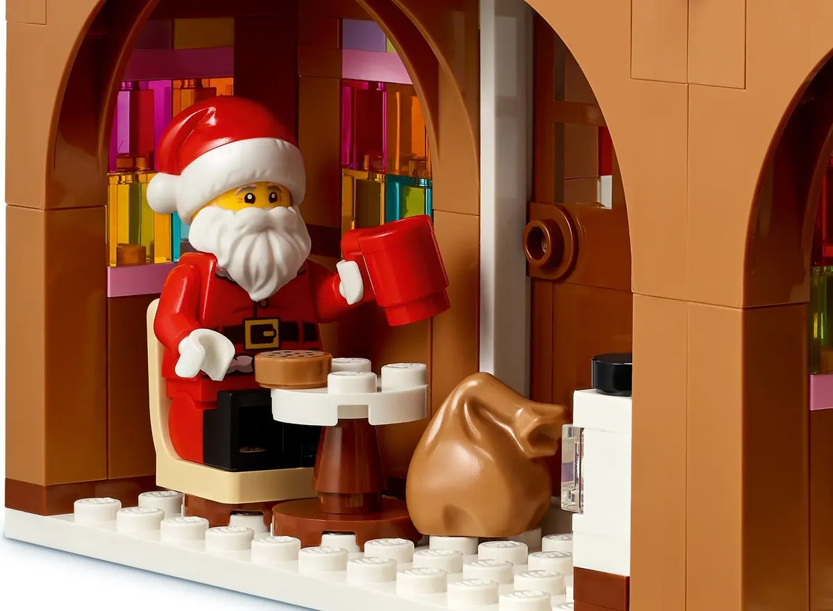 LEGO Seasonal 40809 Festive Gingerbread House set, image 10