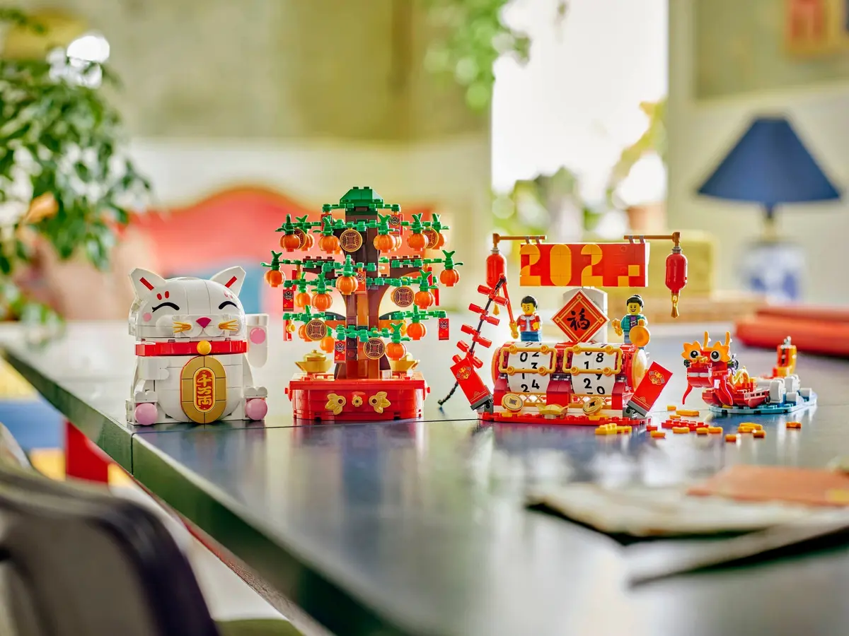 LEGO Seasonal 40813 Lucky Cat set, image 2