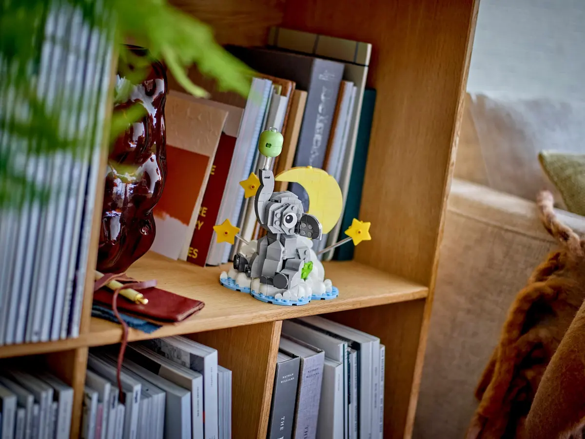 LEGO Miscellaneous 40814 Baby Elephant in the Sky set, image 5