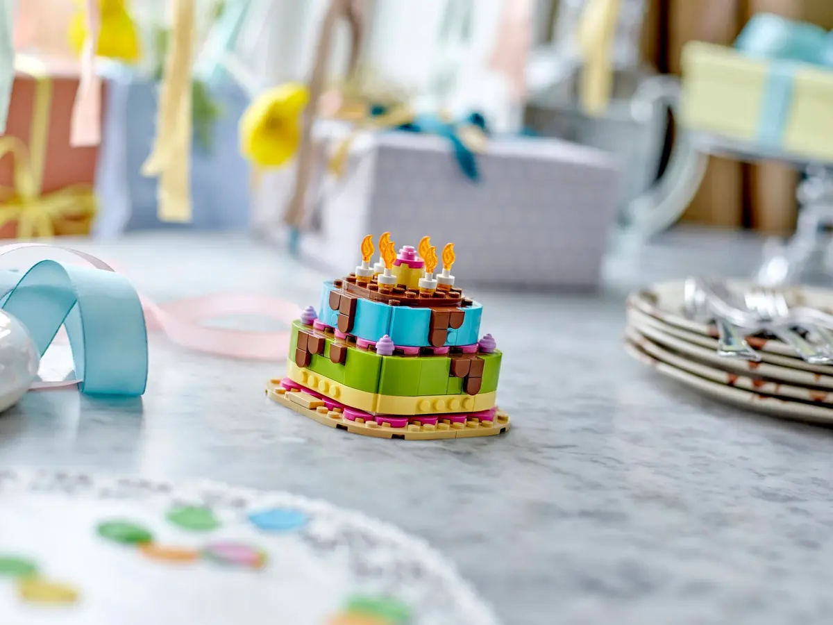 LEGO Seasonal 40815 Birthday Party Cake set, image 4