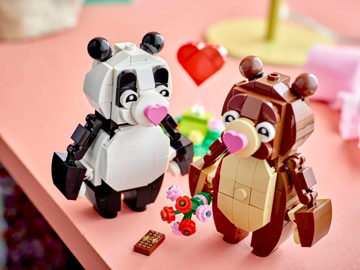 LEGO Seasonal 40821 Love Bears set, image 6