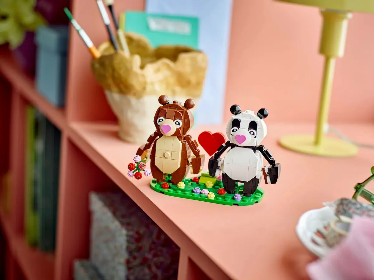 LEGO Seasonal 40821 Love Bears set, image 7