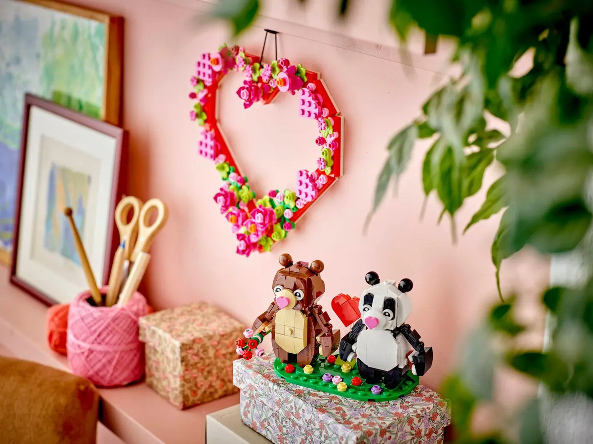 LEGO Seasonal 40821 Love Bears set, image 3