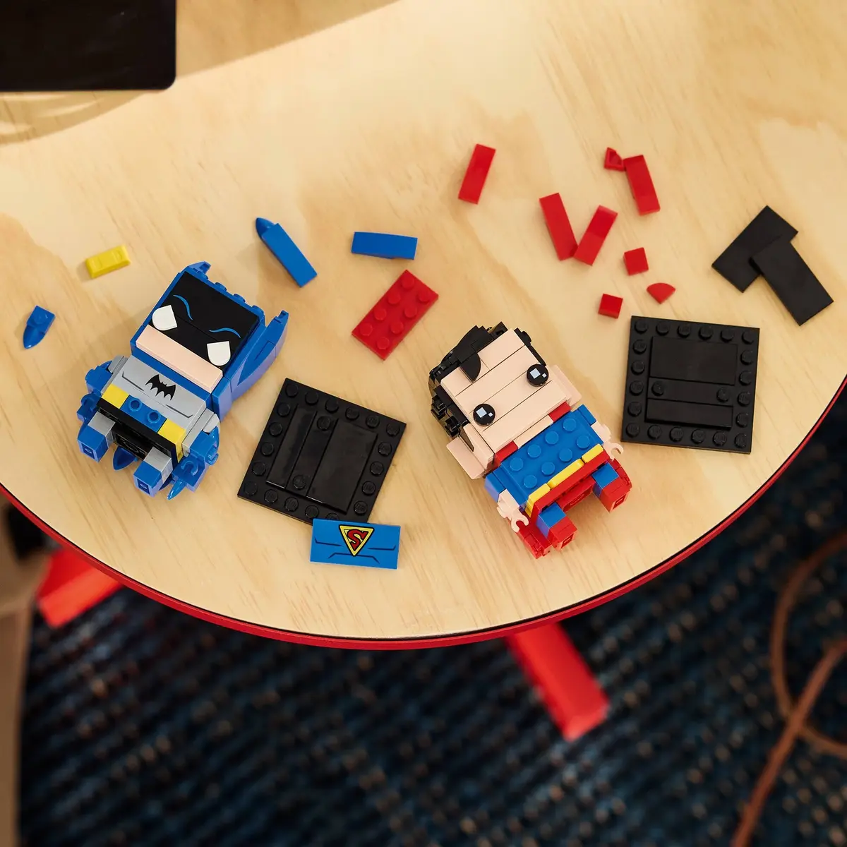 LEGO BrickHeadz 40859 Golden Age Superman and Batman set, image 2