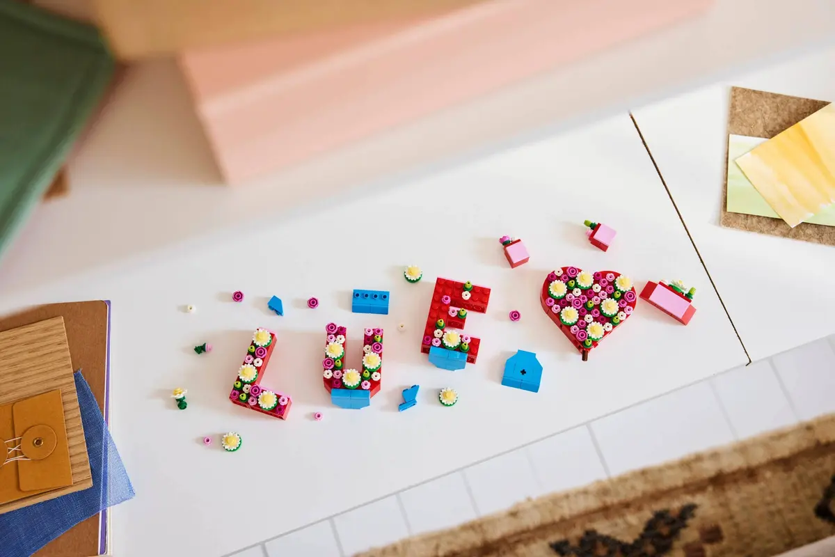 LEGO Seasonal 40867 Love Letters set, image 4