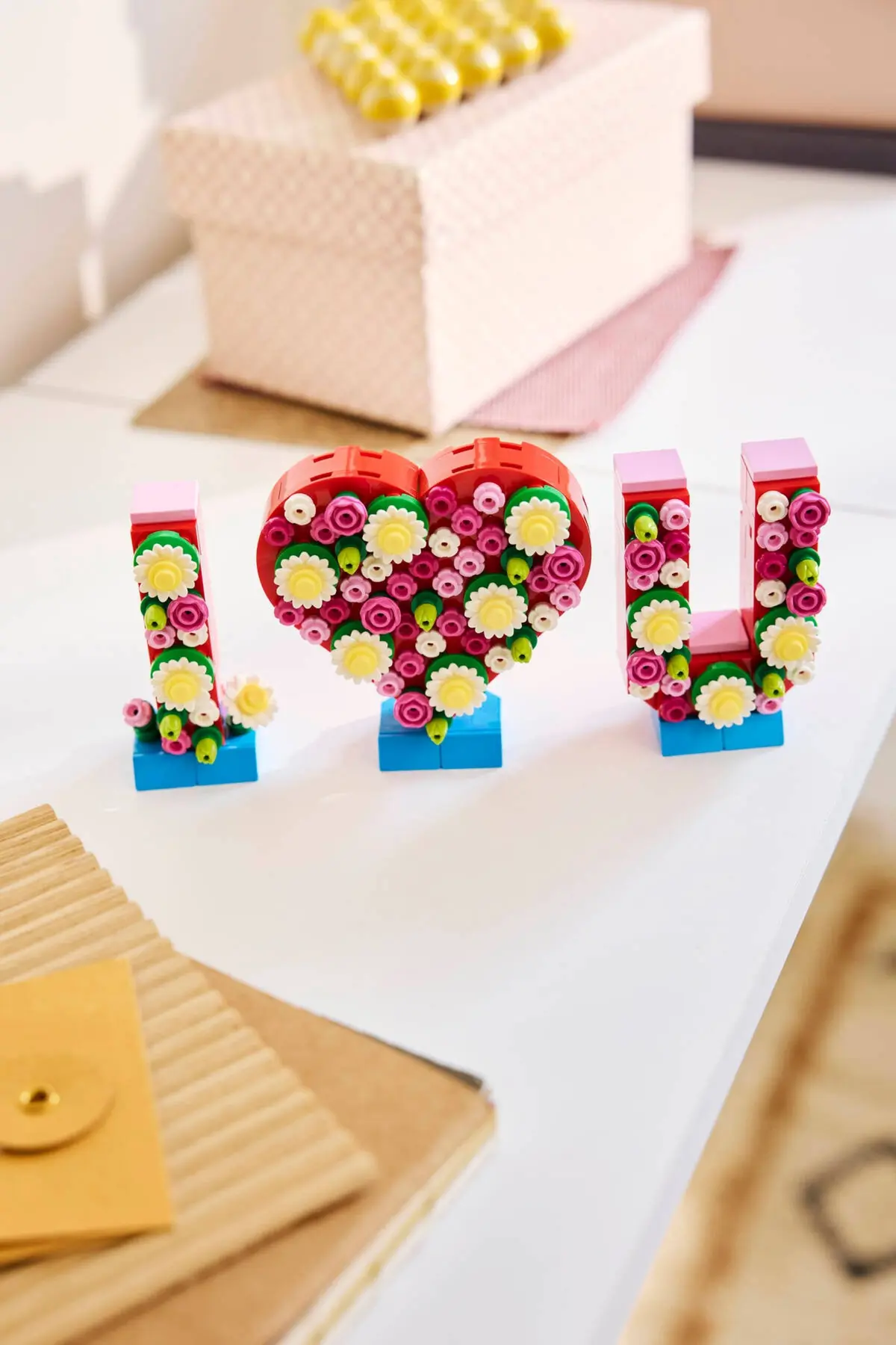 LEGO Seasonal 40867 Love Letters set, image 5