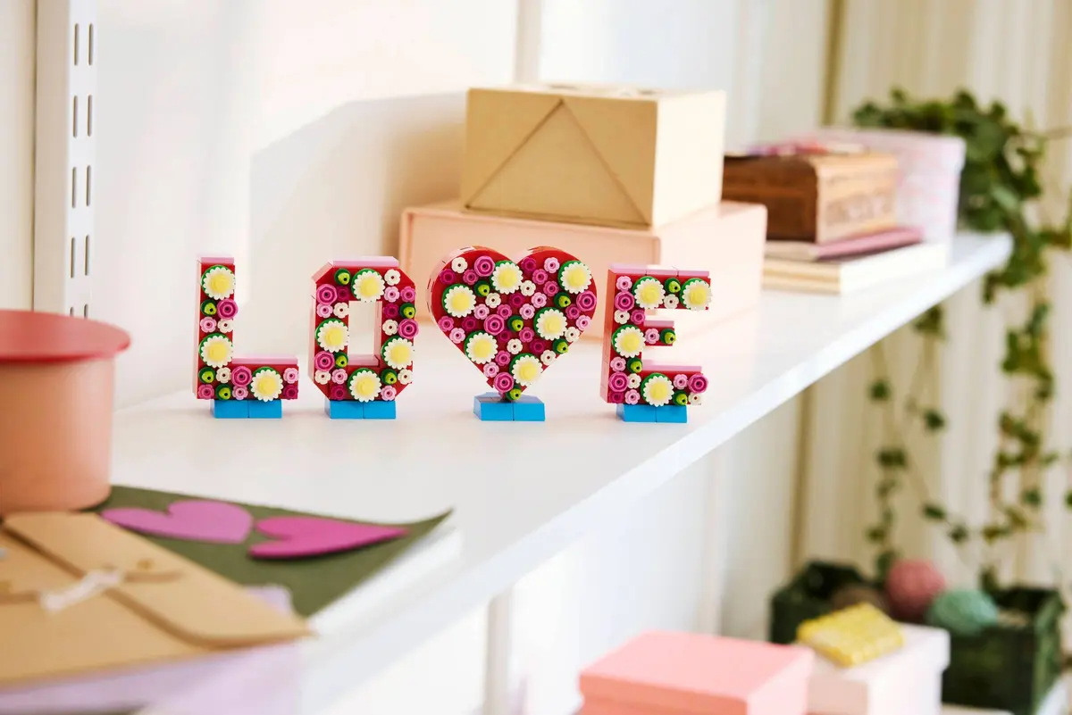 LEGO Seasonal 40867 Love Letters set, image 7
