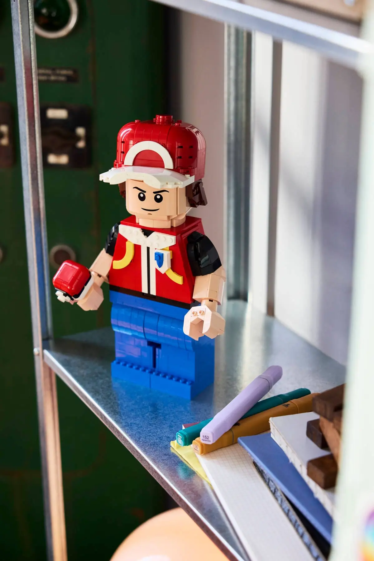 LEGO Pokémon 40868 Up-Scaled Red Minifigure set, image 6