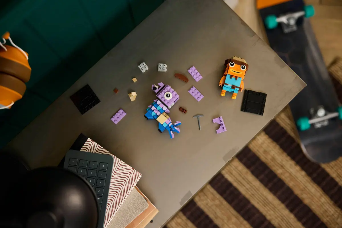 LEGO BrickHeadz 40881 Supply Llama & Fishstick set, image 4
