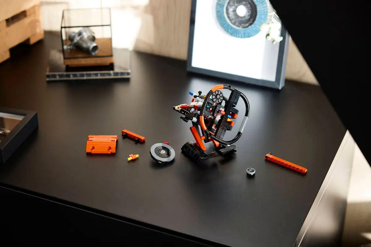 LEGO Technic 40894 Koenigsegg Sadair's Spear Steering Wheel set, image 4
