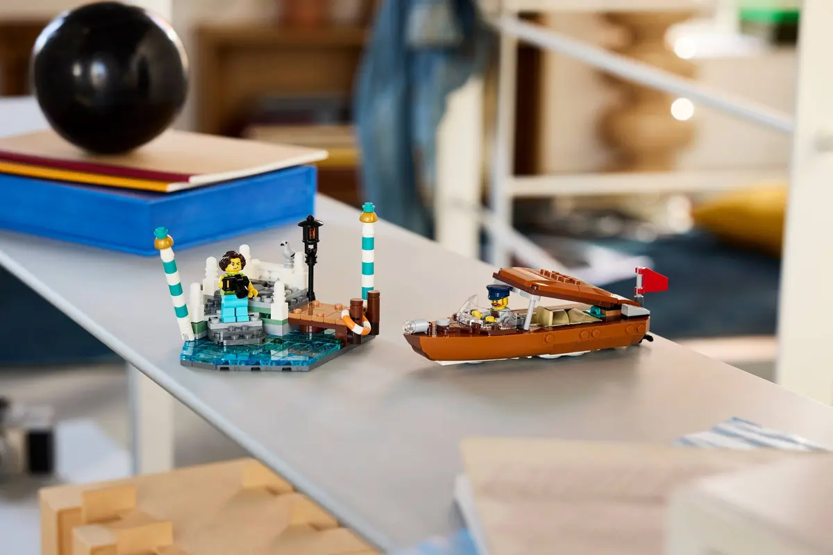 LEGO Icons 40898 Venetian Water Taxi set, image 6