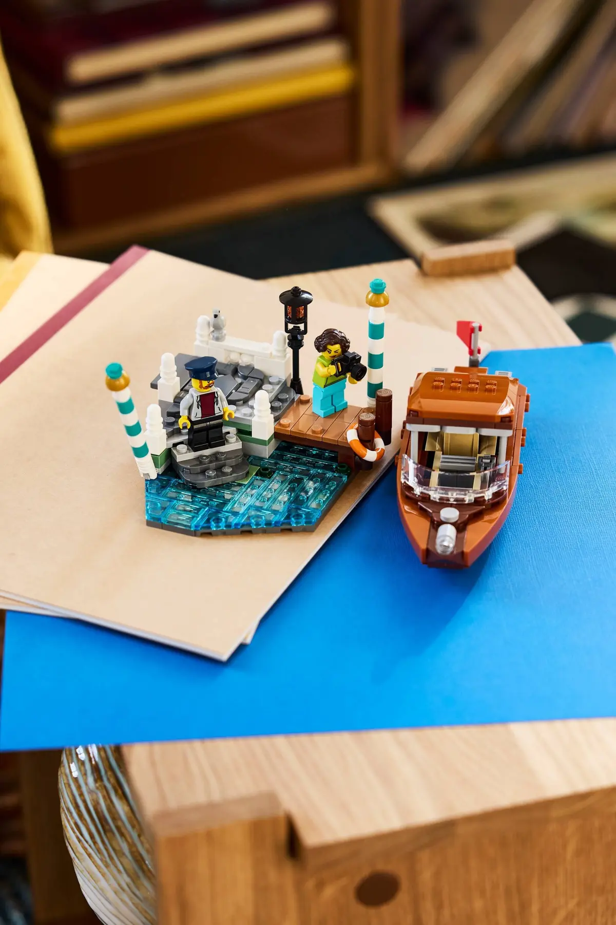 LEGO Icons 40898 Venetian Water Taxi set, image 5