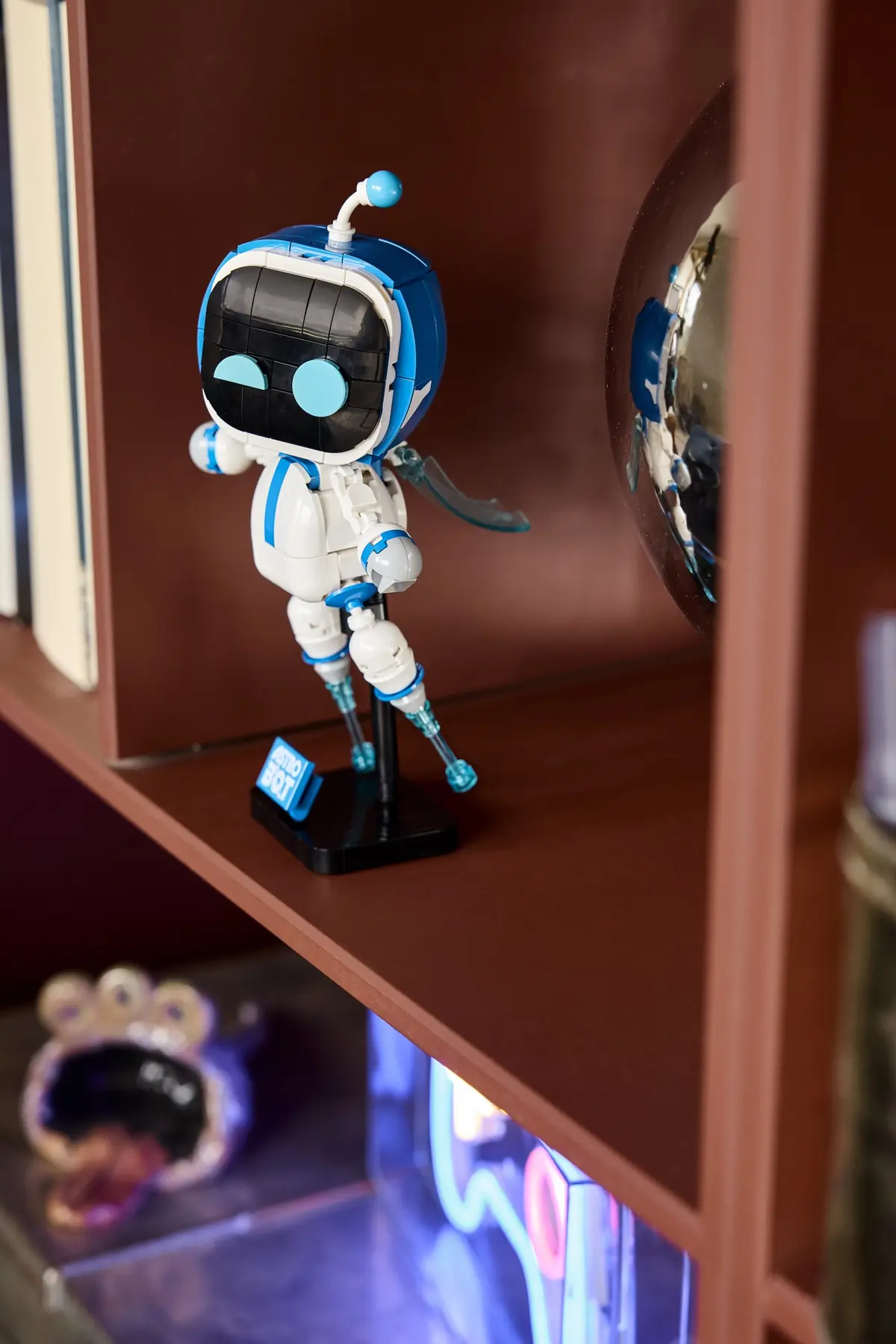 LEGO PlayStation 40899 Astro Bot set, image 2