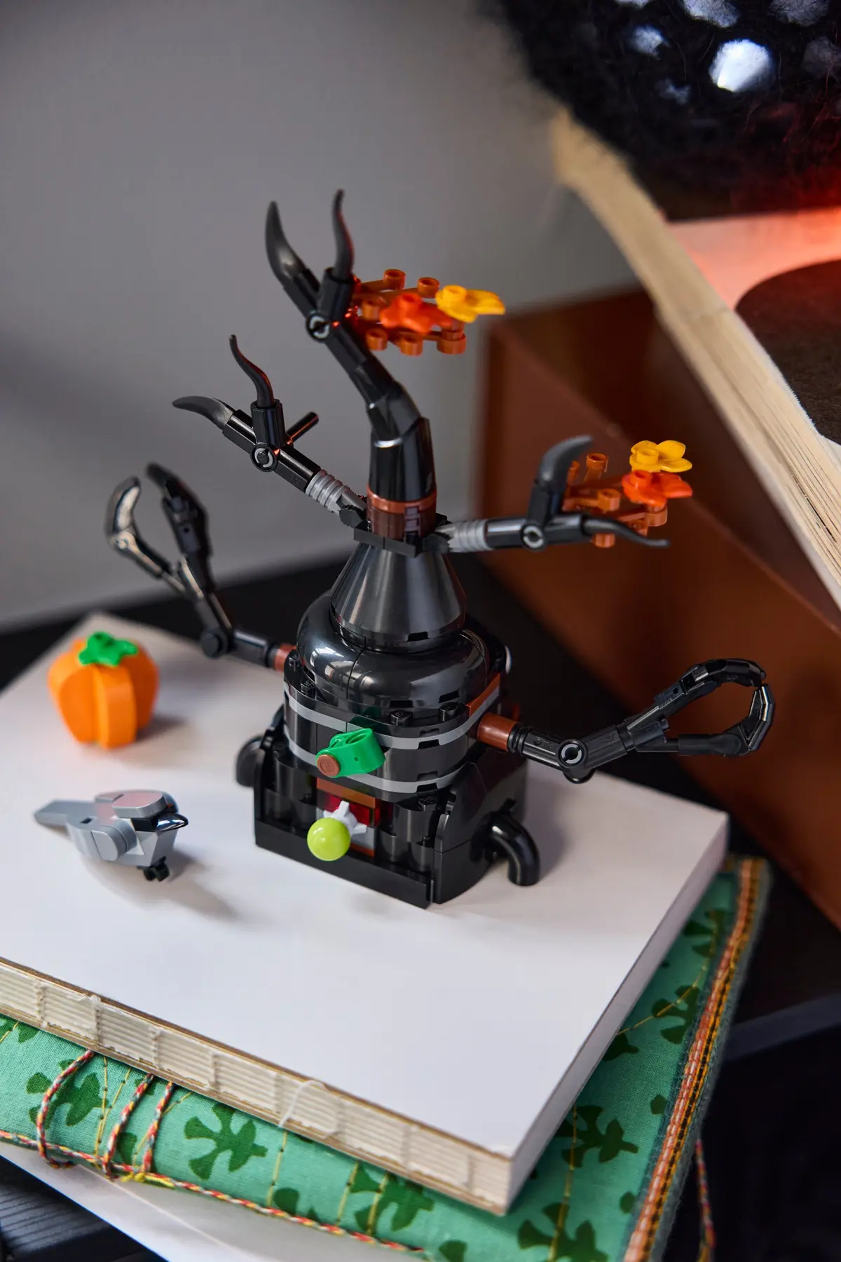 LEGO Creator 40900 Scary Haunted Tree set, image 6