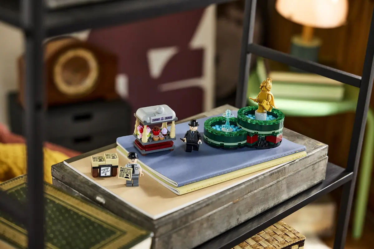 LEGO Harry Potter 40901 Ministry Munchies & The Daily Prophet Stands set, image 5