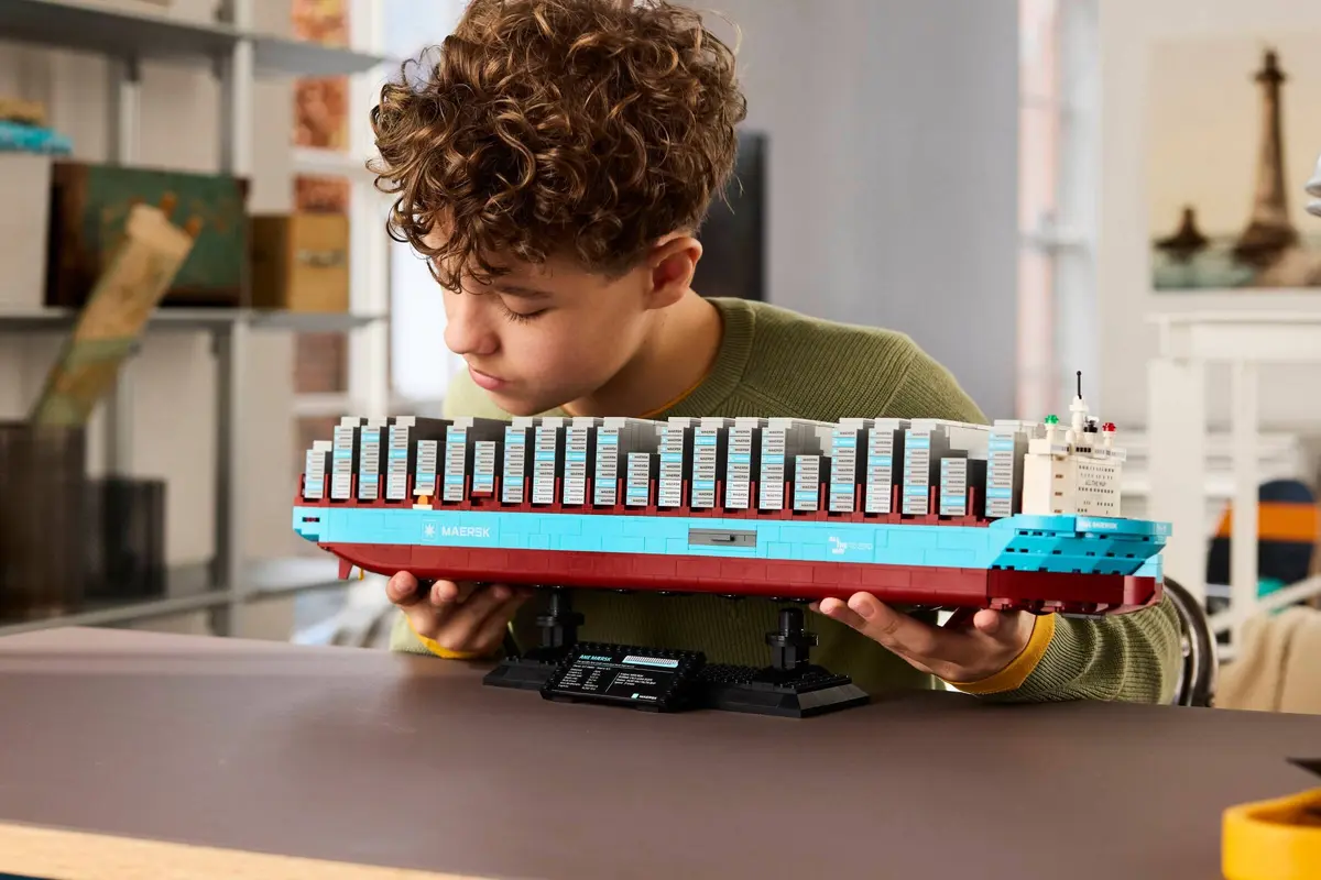 LEGO Miscellaneous 40955 Maersk Dual-Fuel Container Vessel set, image 6