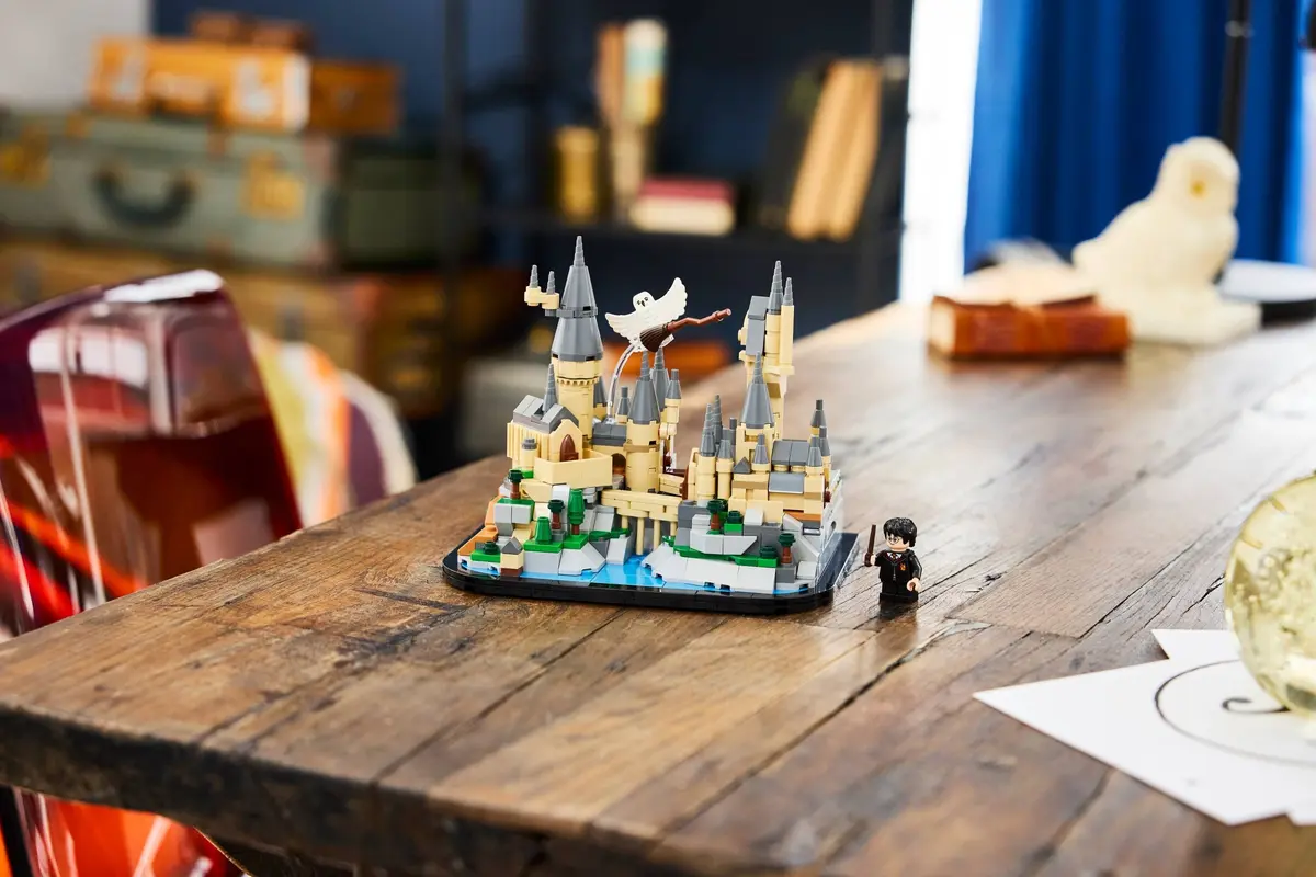 LEGO Harry Potter 40975 Mini Hogwarts Castle set, image 5