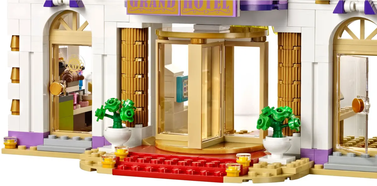 LEGO Friends 41101 Heartlake Grand Hotel set, image 7