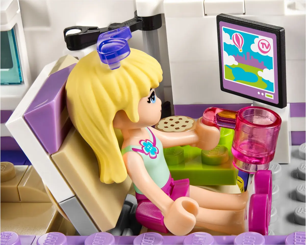 LEGO Friends 41109 Heartlake City Airport set, image 8