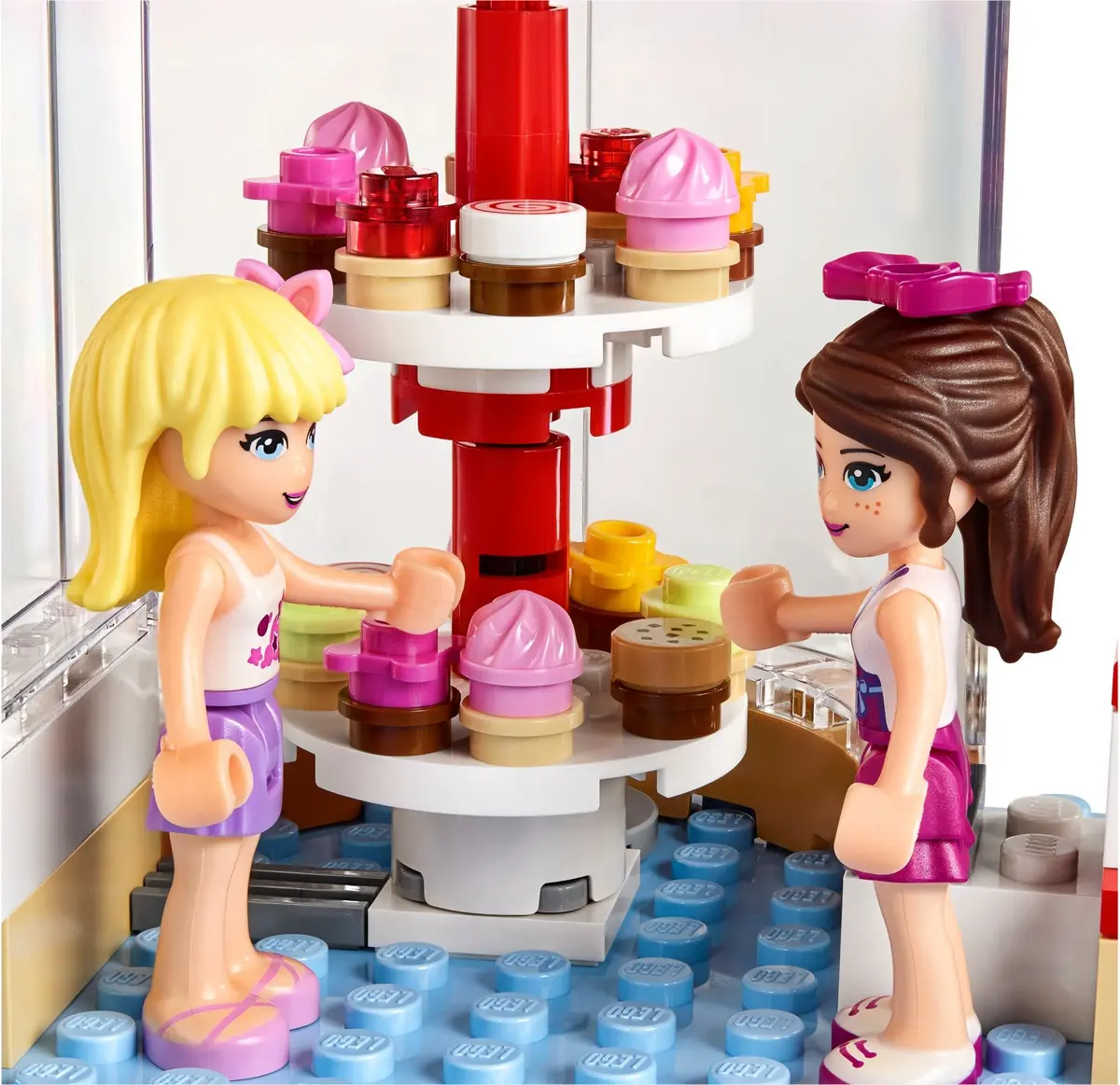 LEGO Friends 41119 Heartlake Cupcake Café set, image 11