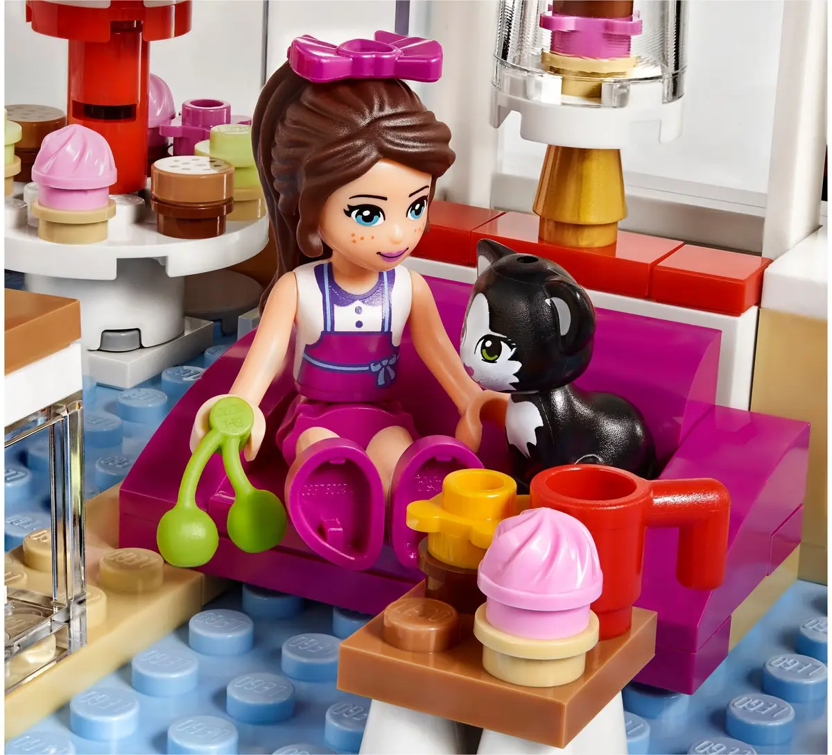 LEGO Friends 41119 Heartlake Cupcake Café set, image 13