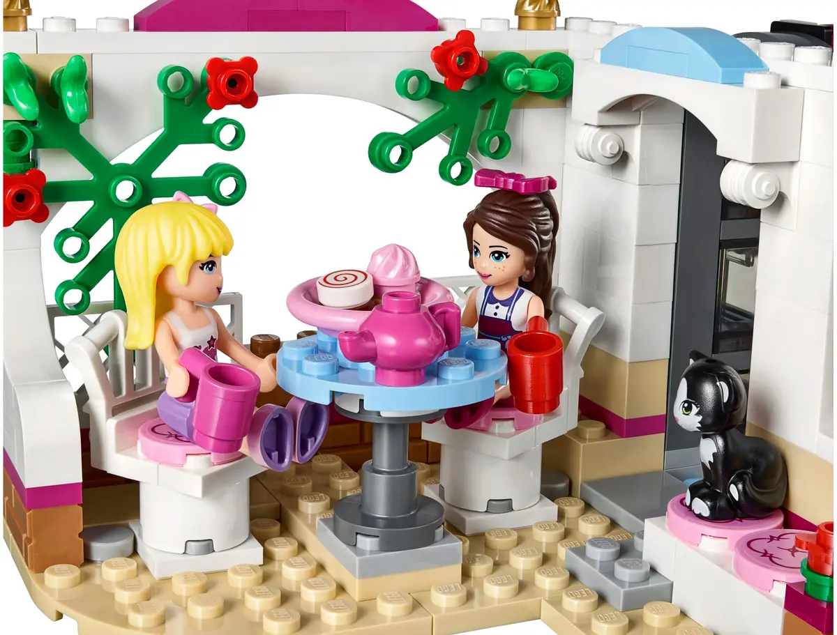 LEGO Friends 41119 Heartlake Cupcake Café set, image 12