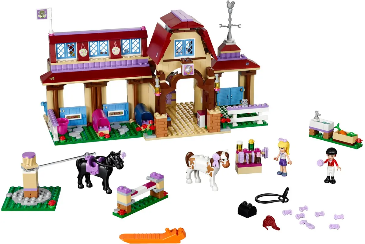LEGO Friends 41126 Heartlake Riding Club set