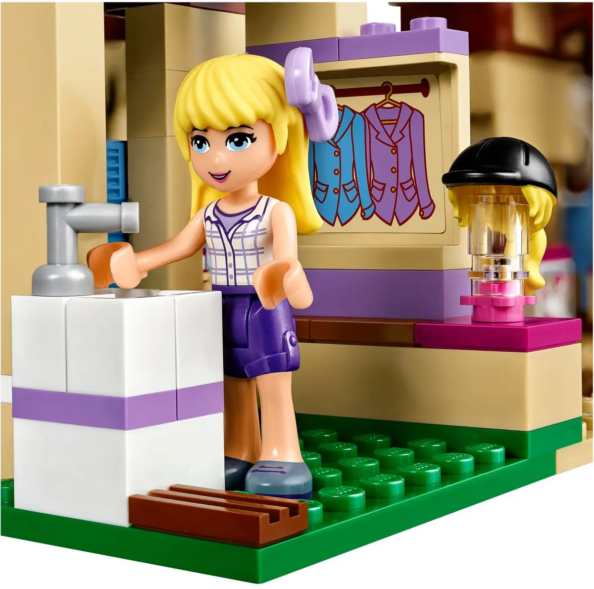 LEGO Friends 41126 Heartlake Riding Club set, image 8
