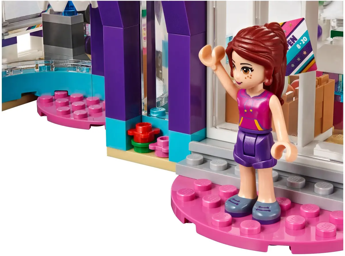 LEGO Friends 41312 Heartlake Sports Centre set, image 11