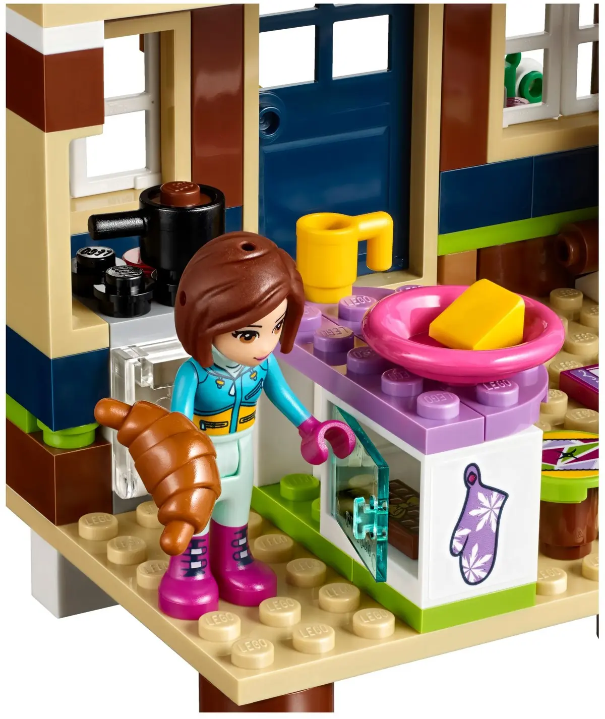 LEGO Friends 41323 Snow Resort Chalet set, image 8