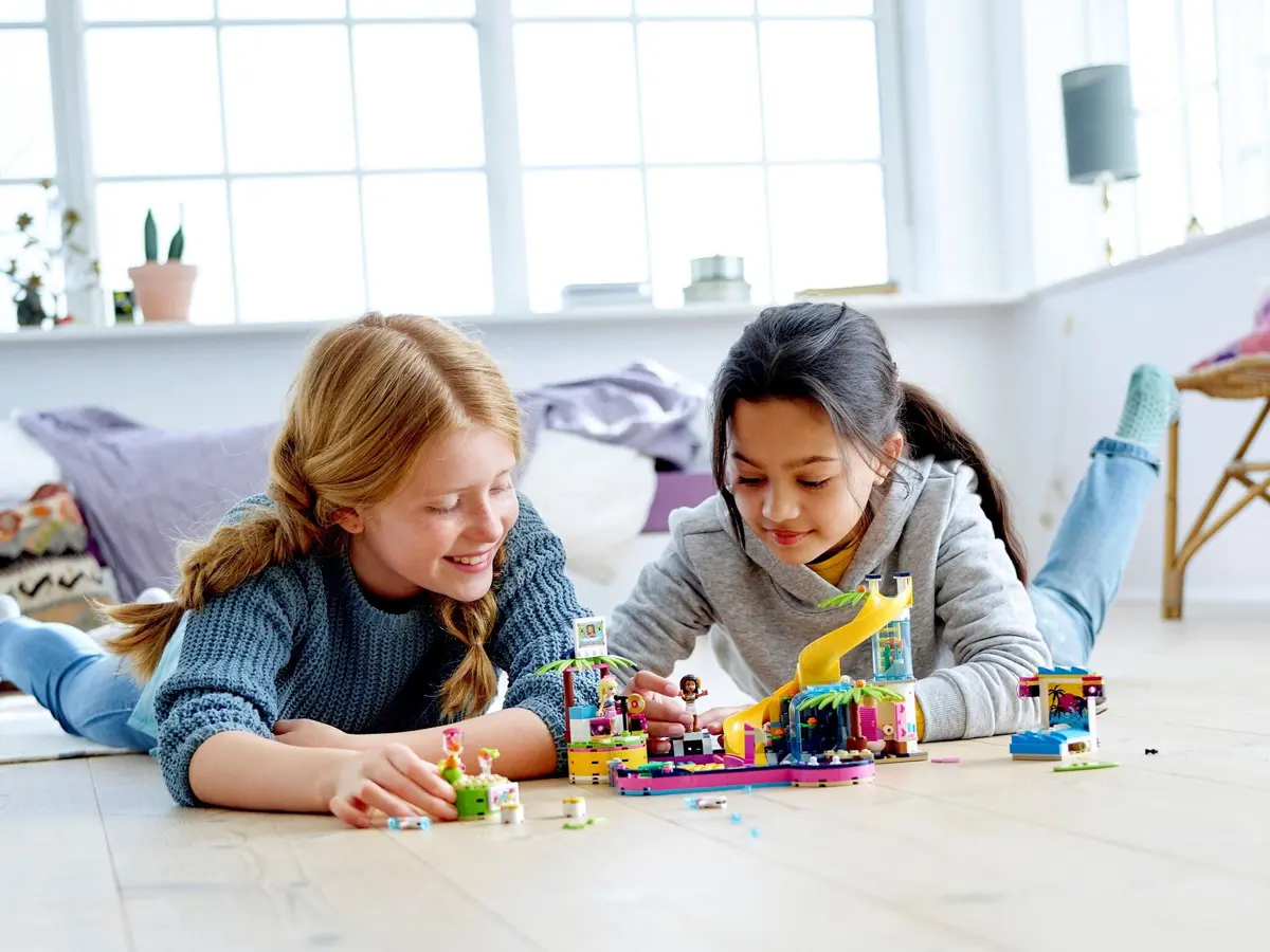 LEGO Friends 41374 Andrea's Pool Party set, image 11