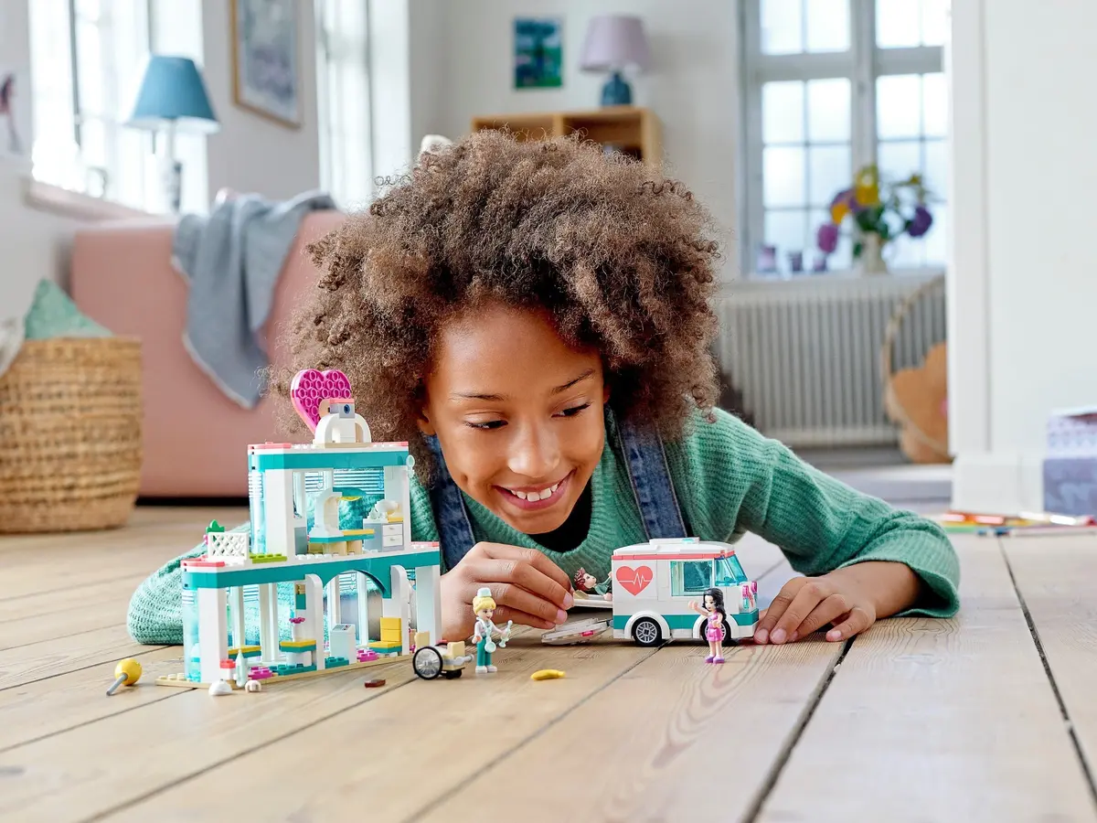 LEGO Friends 41394 Heartlake City Hospital set, image 10