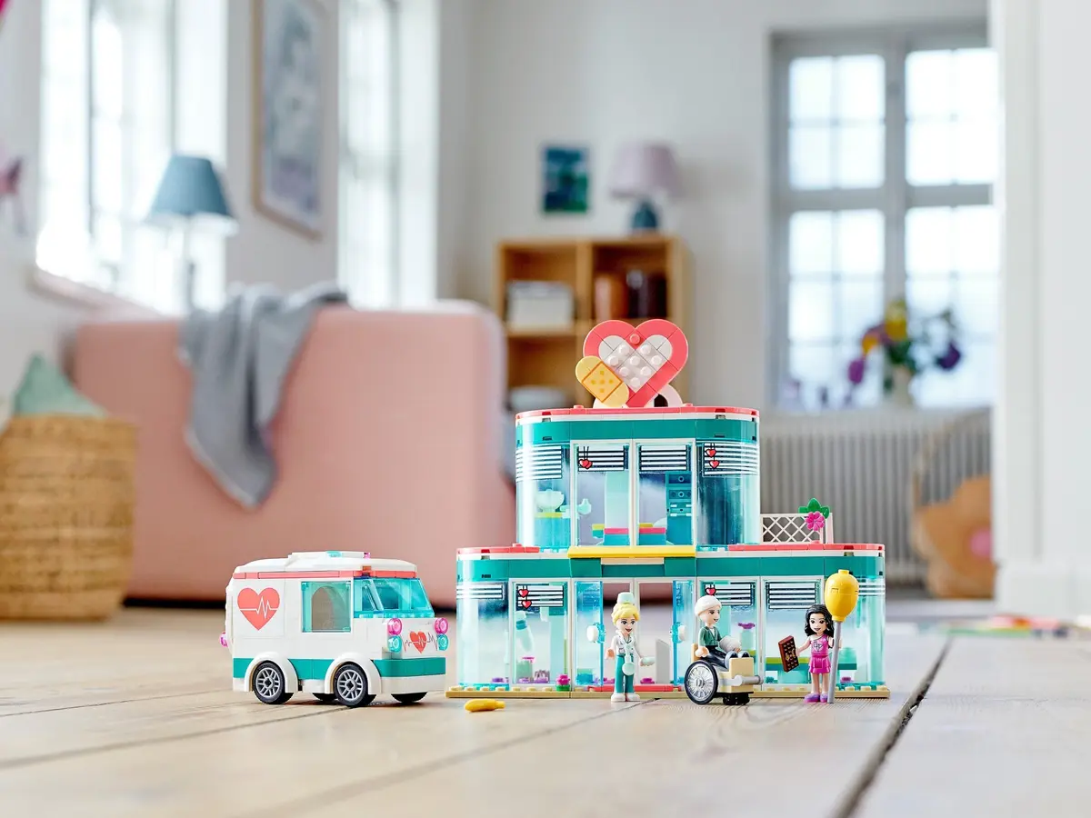 LEGO Friends 41394 Heartlake City Hospital set, image 11
