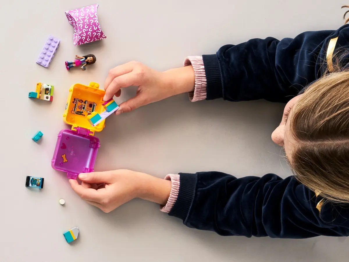 LEGO Friends 41405 Andrea's Shopping Play Cube set, image 6