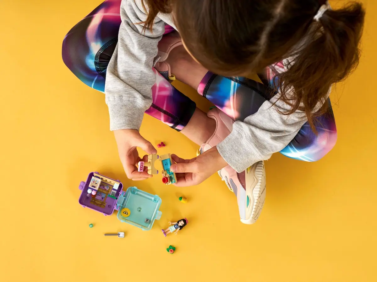 LEGO Friends 41414 Emma's Summer Play Cube set, image 6