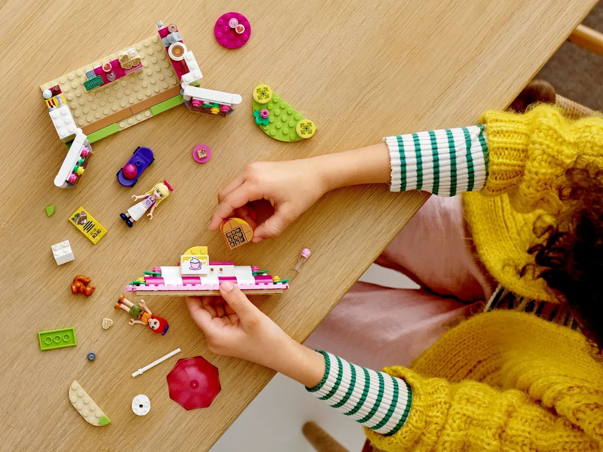LEGO Friends 41426 Heartlake City Park Café set, image 8