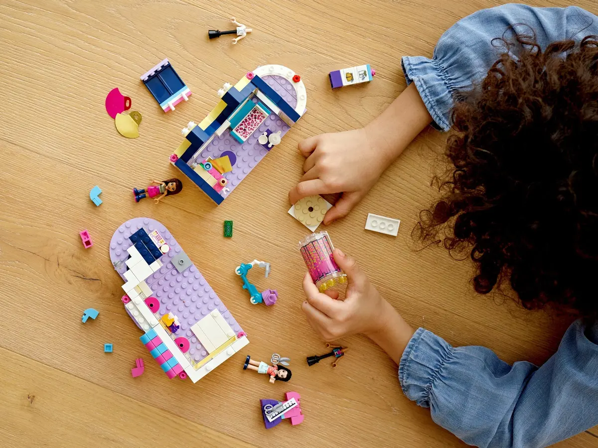LEGO Friends 41427 Emma's Fashion Shop set, image 13
