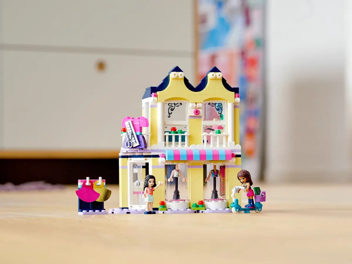 LEGO Friends 41427 Emma's Fashion Shop set, image 4