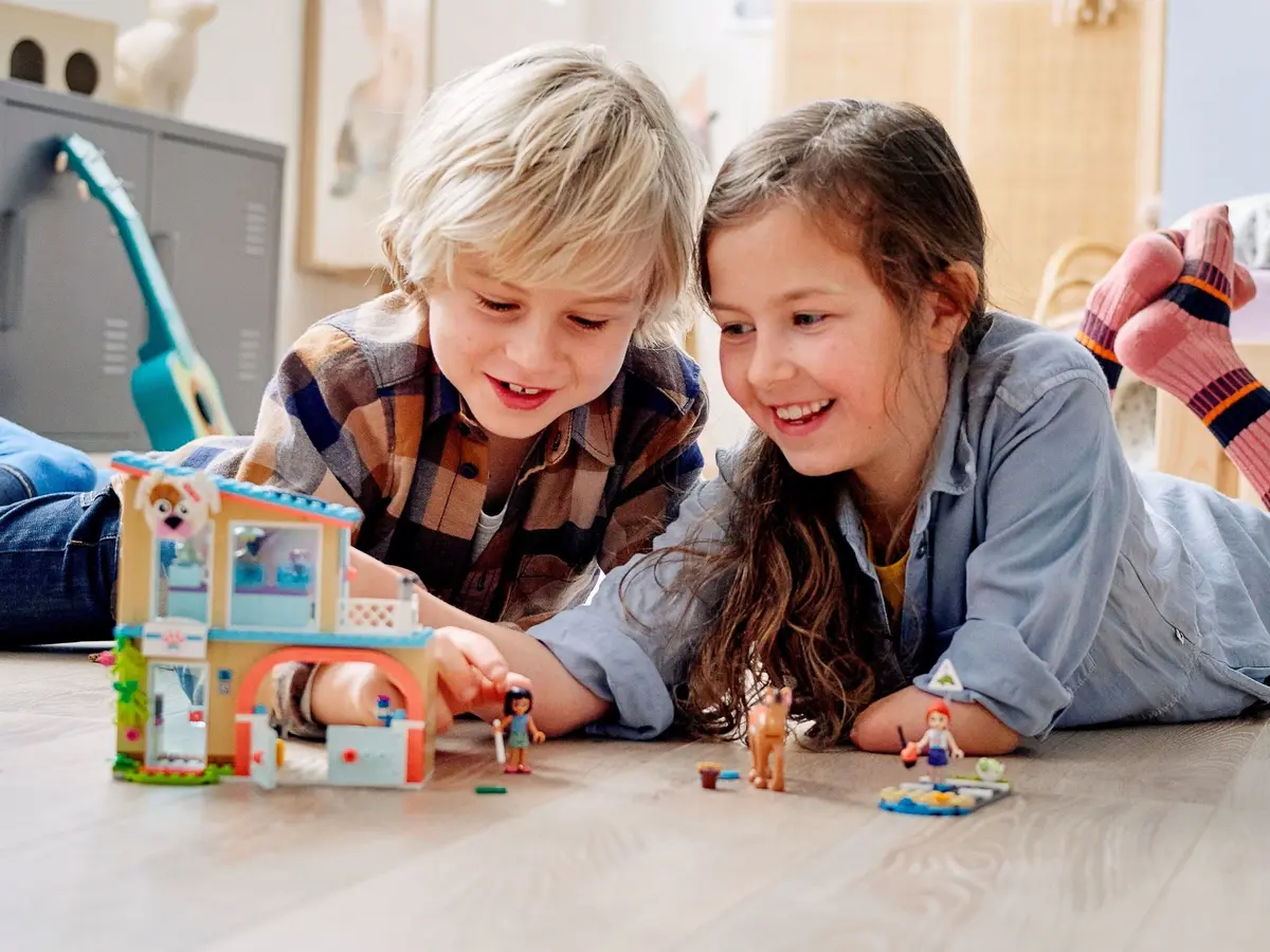 LEGO Friends 41446 Heartlake City Vet Clinic set, image 6