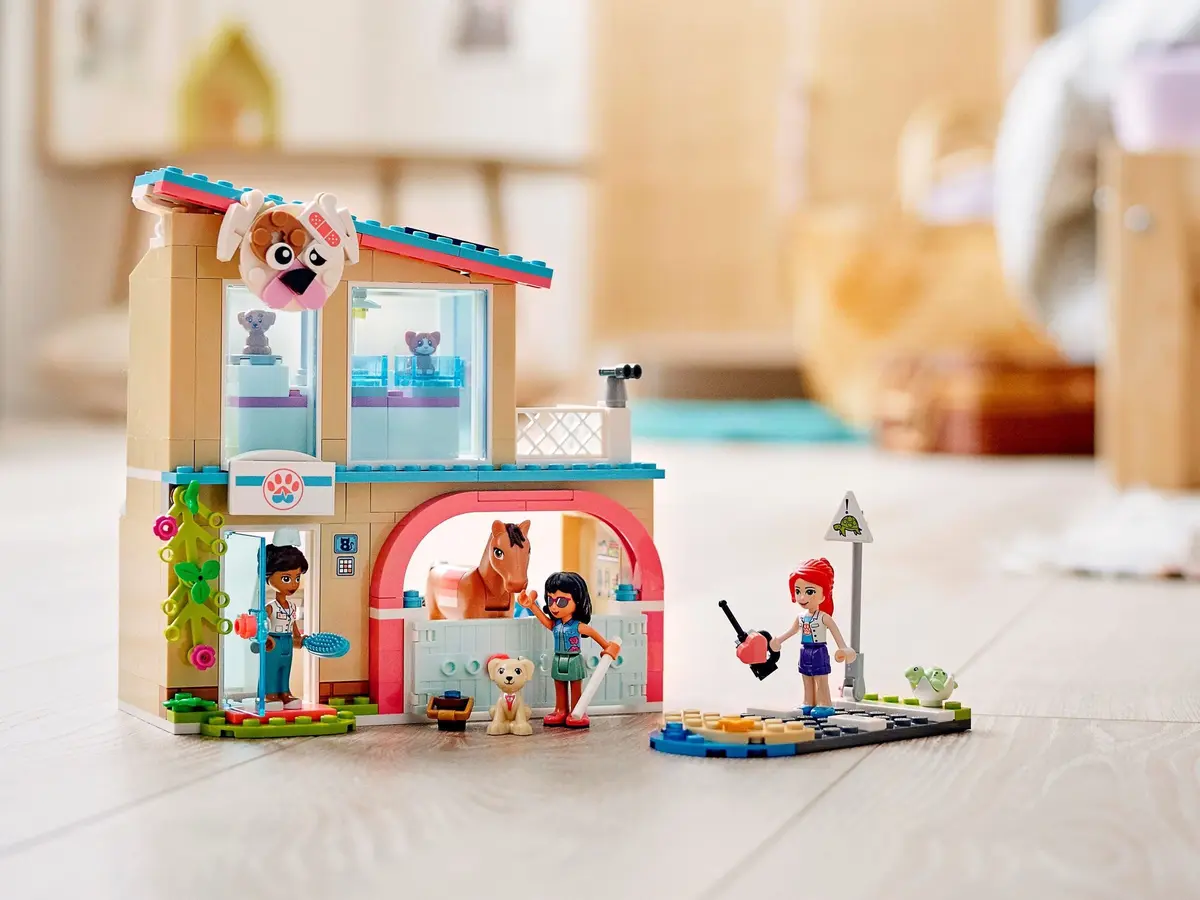 LEGO Friends 41446 Heartlake City Vet Clinic set, image 7